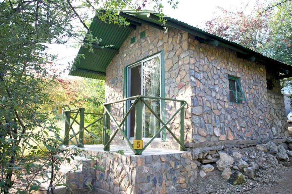 Villa Sasa Safari Camp & Tours à Outjo Extérieur photo