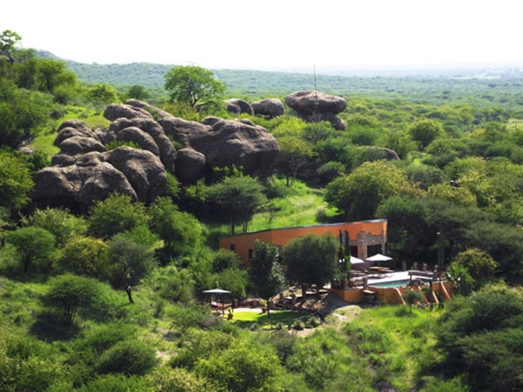 Villa Sasa Safari Camp & Tours à Outjo Extérieur photo
