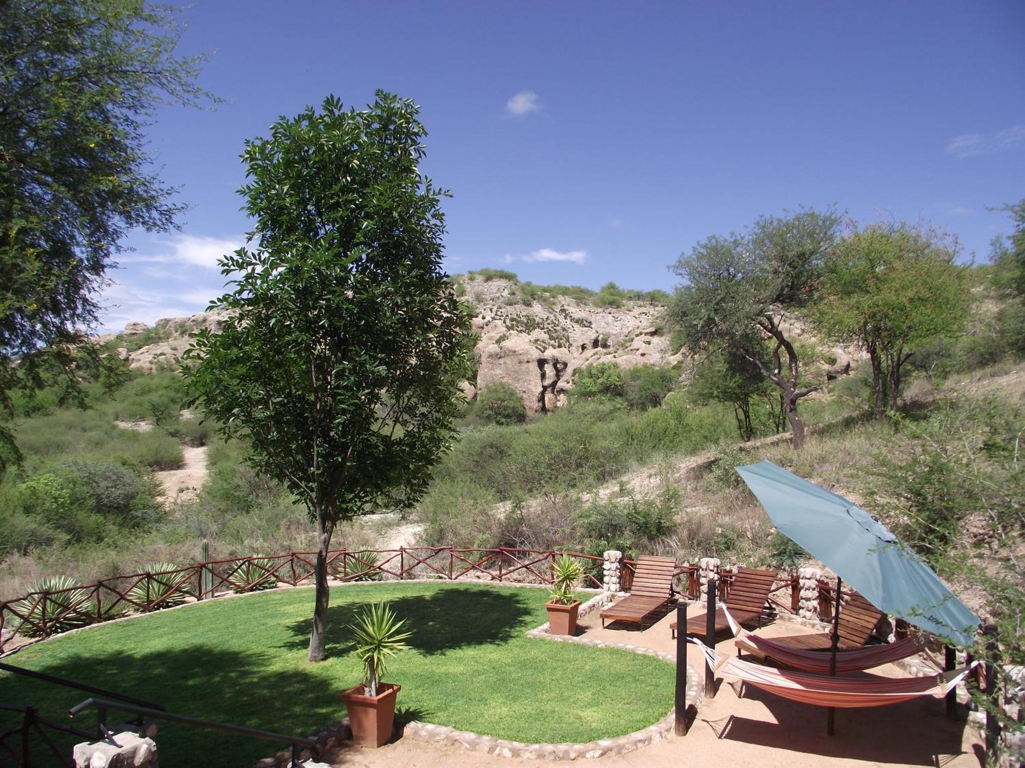 Villa Sasa Safari Camp & Tours à Outjo Extérieur photo