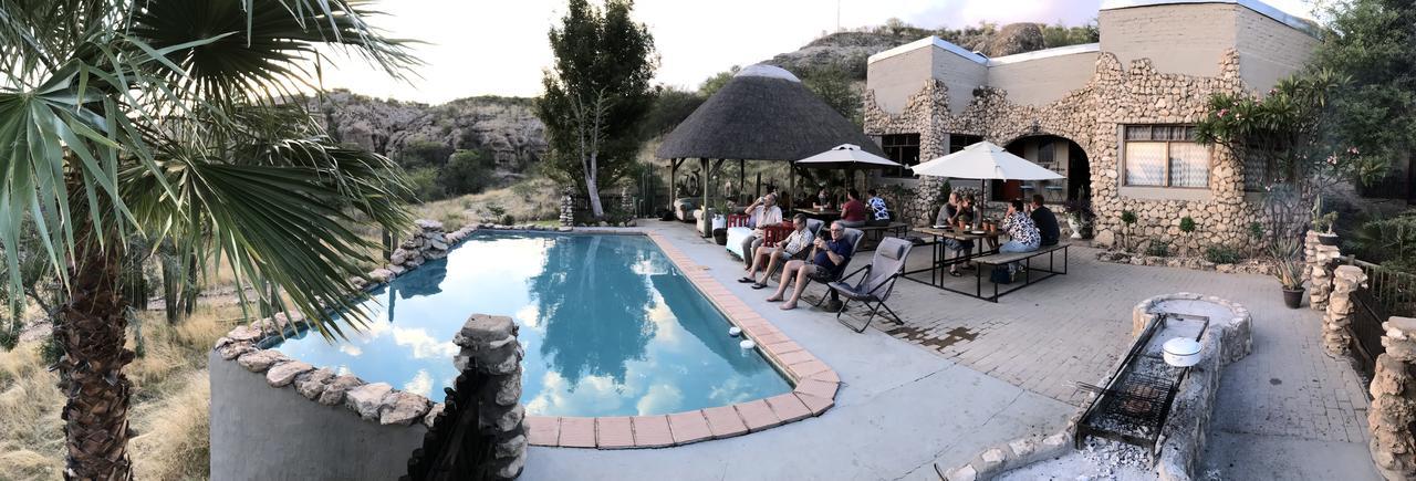 Villa Sasa Safari Camp & Tours à Outjo Extérieur photo