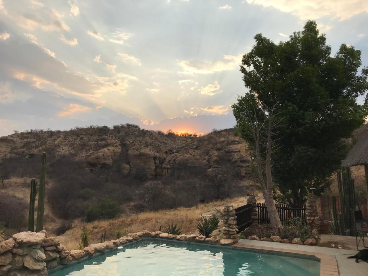 Villa Sasa Safari Camp & Tours à Outjo Extérieur photo